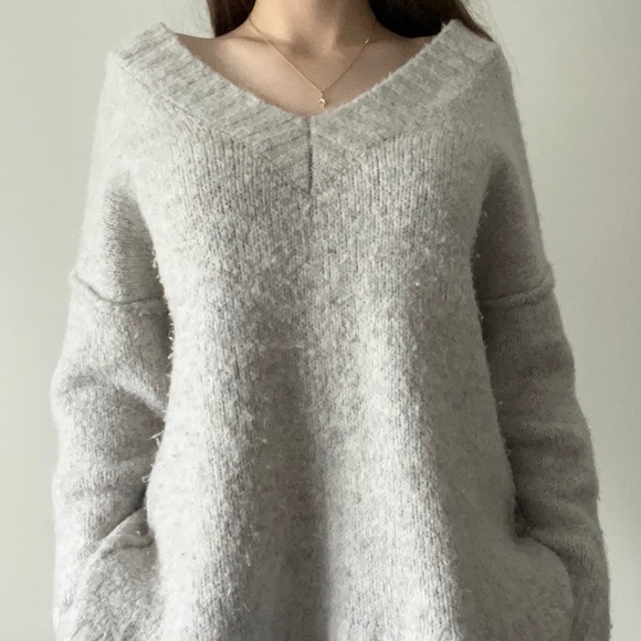 Zara Knit - Oversized Wool V-Neck Sweater: Women's M - Picture 5 of 8